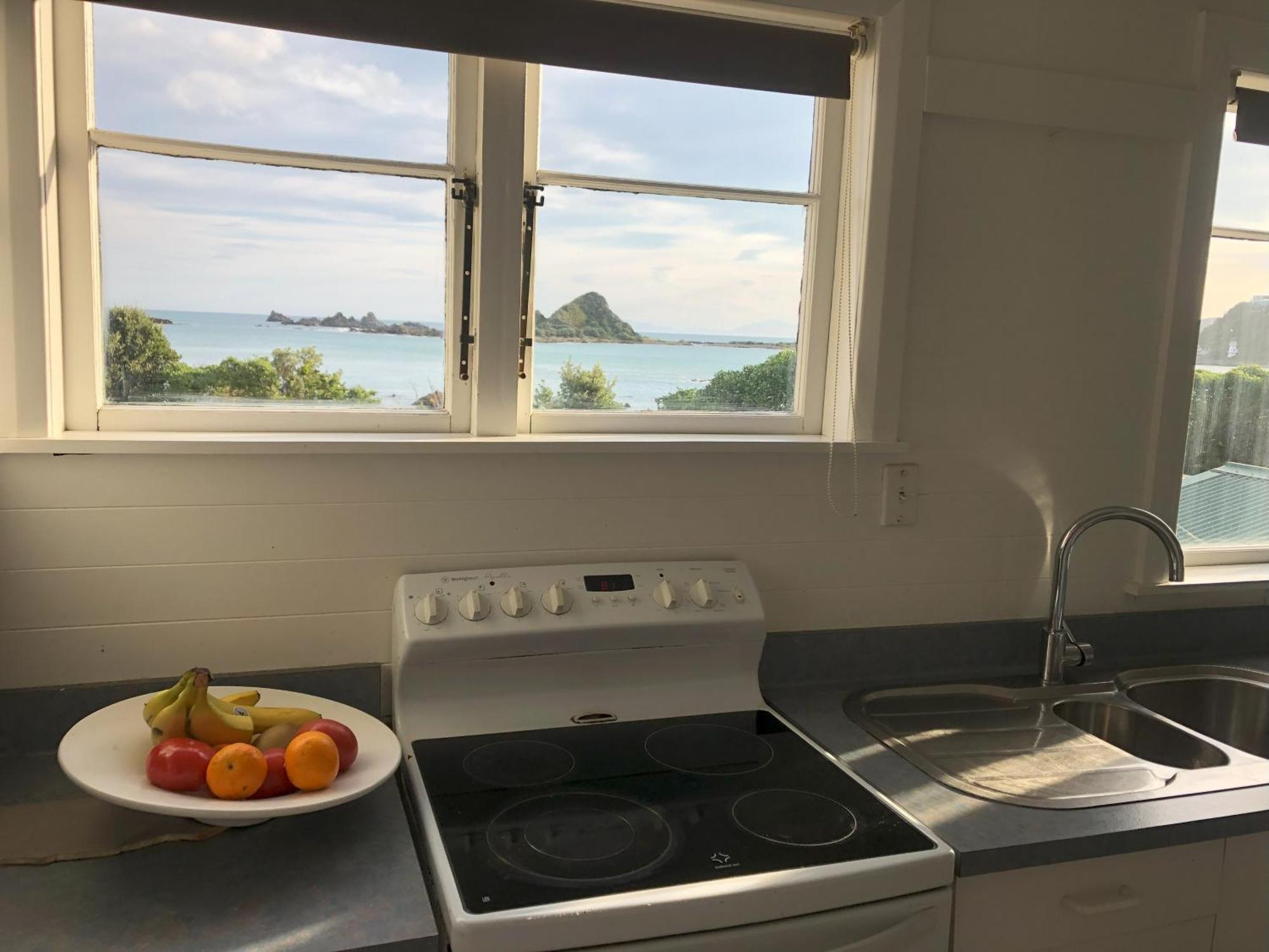 Ferienwohnung Seafront Haven In Island Bay With Deck, Outdoor Bath, And Parking Wellington Exterior foto