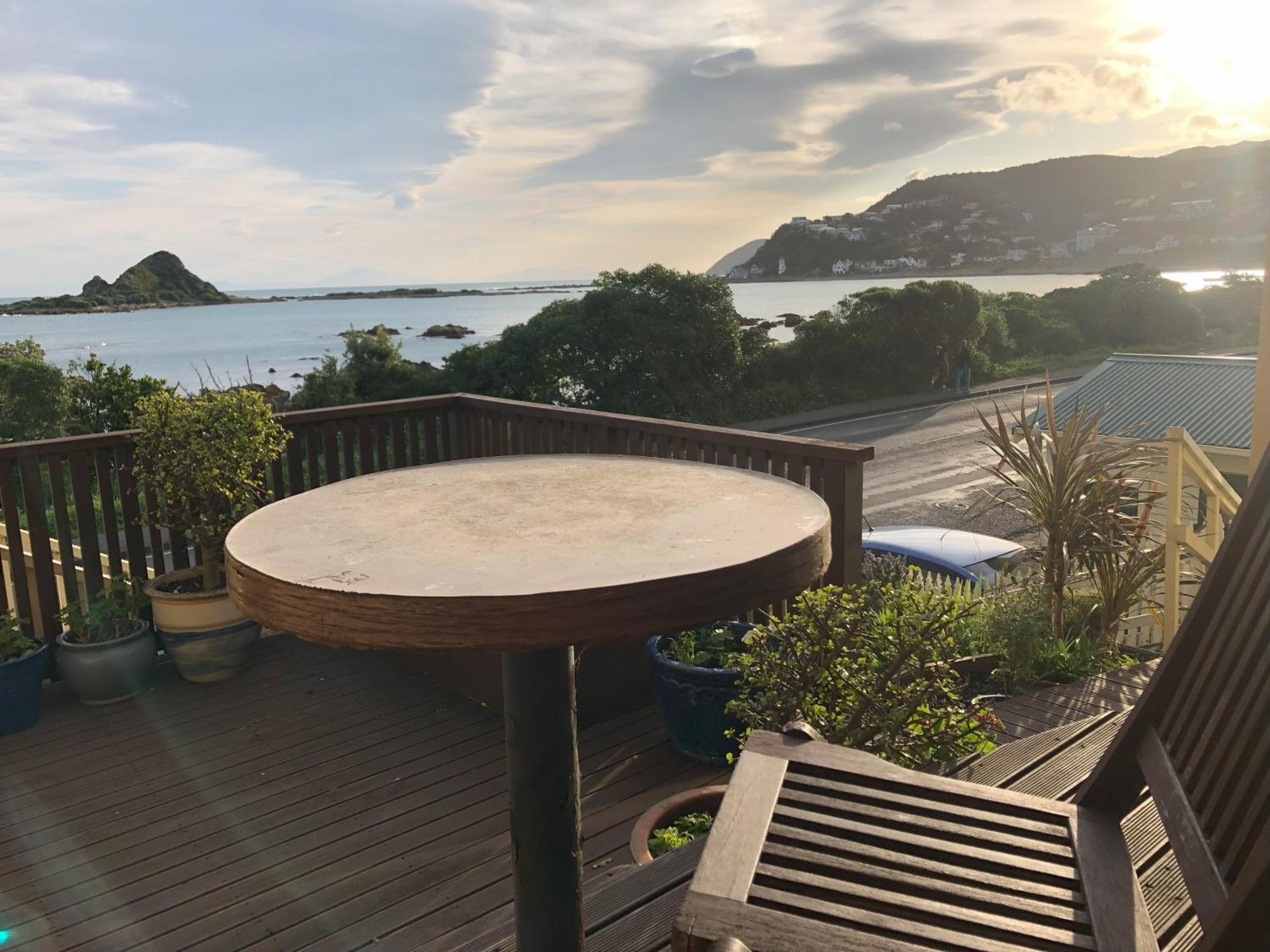 Ferienwohnung Seafront Haven In Island Bay With Deck, Outdoor Bath, And Parking Wellington Exterior foto