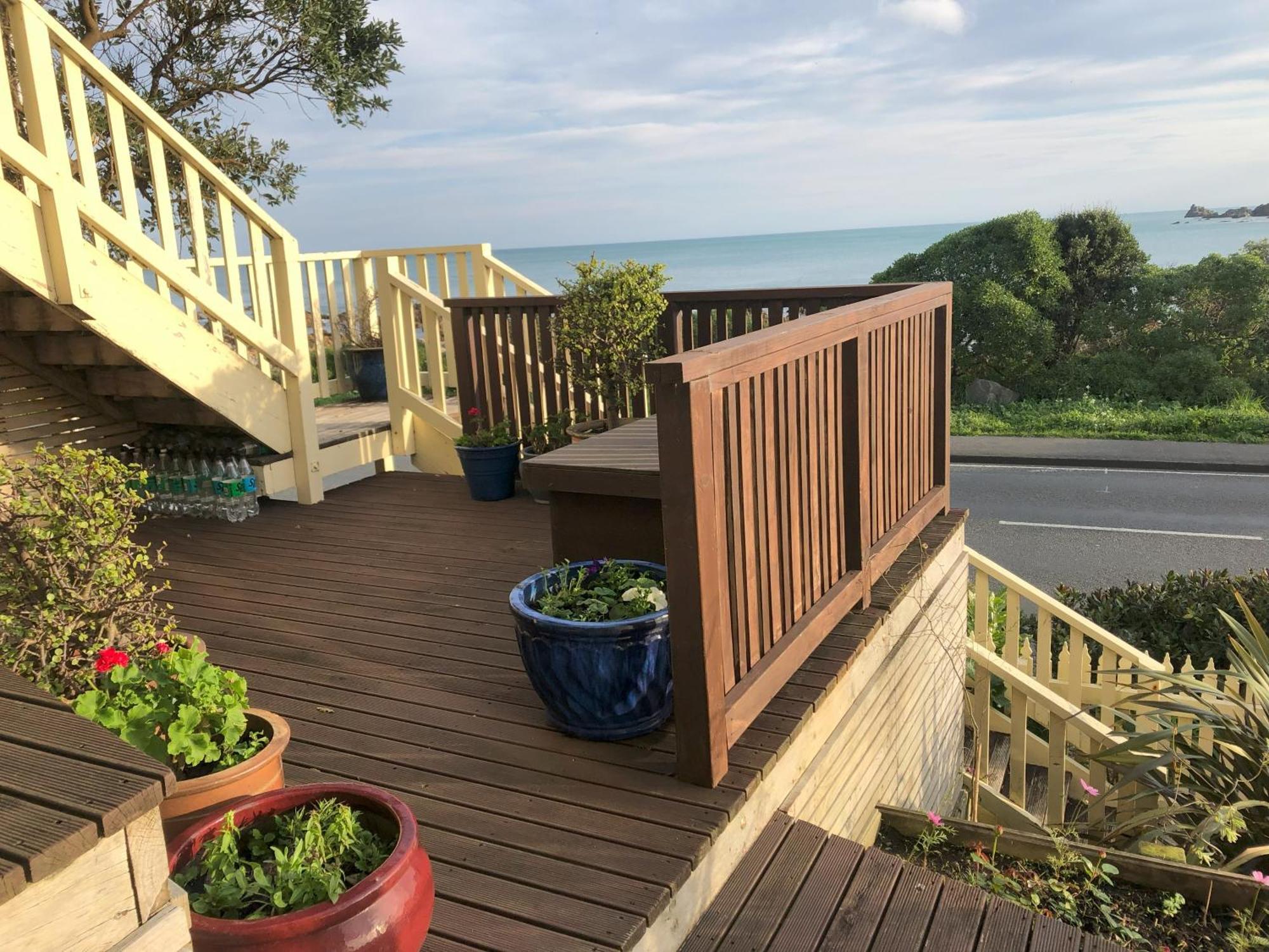Ferienwohnung Seafront Haven In Island Bay With Deck, Outdoor Bath, And Parking Wellington Exterior foto