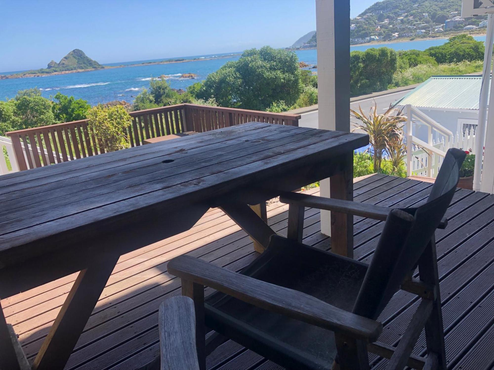 Ferienwohnung Seafront Haven In Island Bay With Deck, Outdoor Bath, And Parking Wellington Exterior foto
